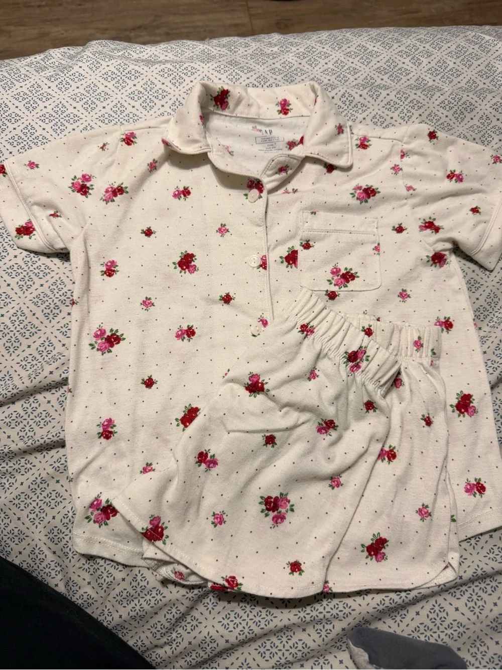 GAP White Floral Button-Down Shirt and Shorts Set